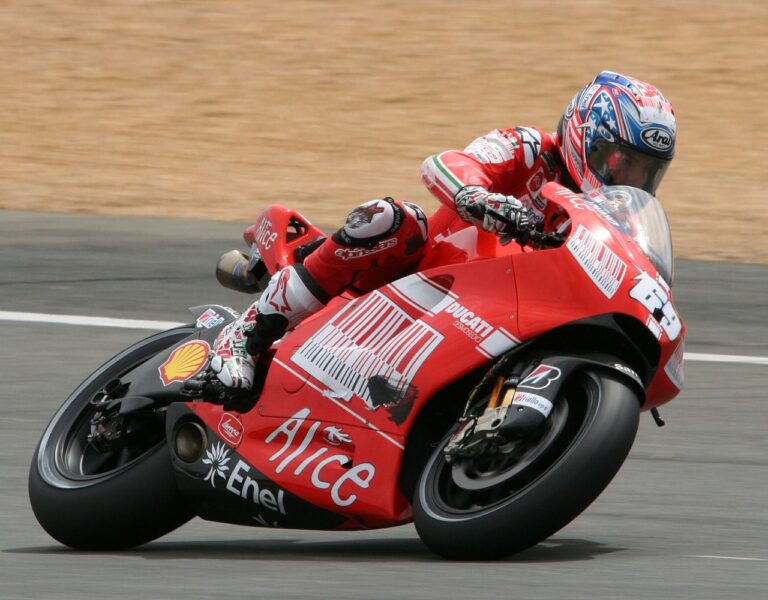 motorcycle-racer-597911_1280