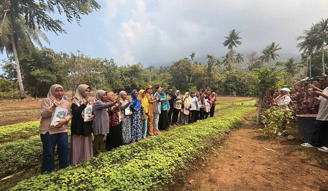 Gubernur Malut Dampingi Dua Wakil Menteri Kunjungi Kebun Pangan Perempuan di Ternate